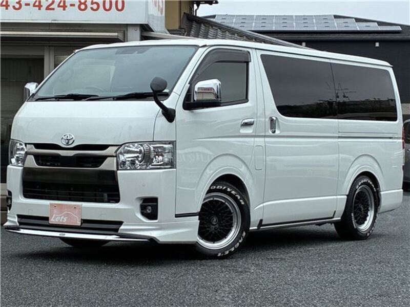 TOYOTA HIACE
