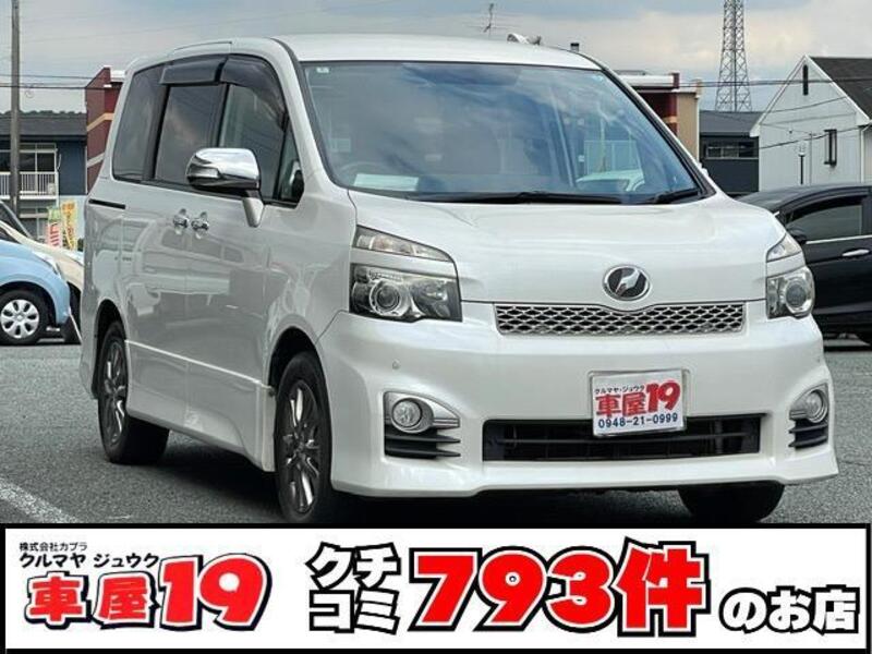 TOYOTA VOXY