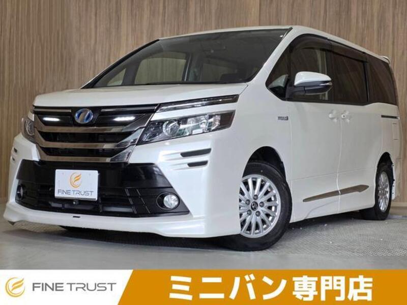 TOYOTA VOXY