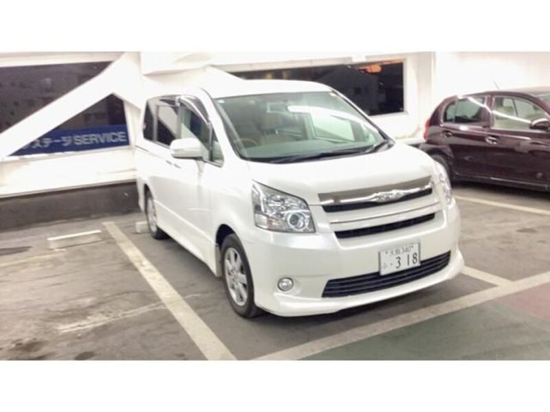 TOYOTA NOAH