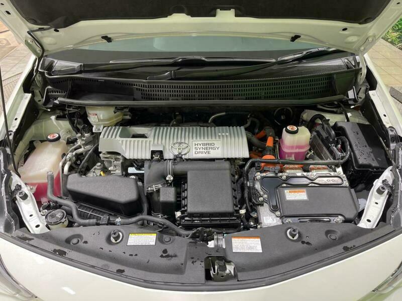 PRIUS ALPHA
