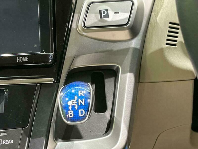 PRIUS ALPHA