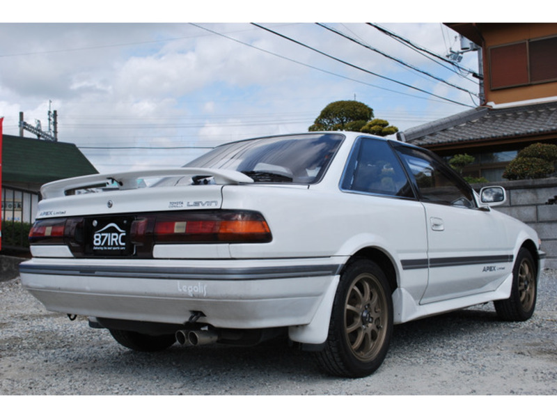 COROLLA LEVIN