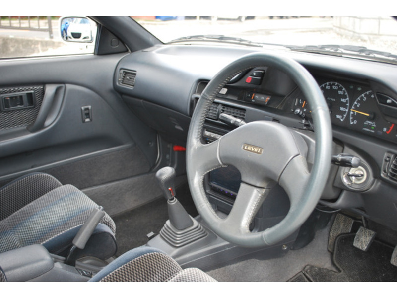 COROLLA LEVIN