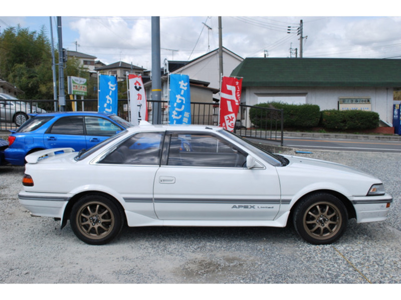 COROLLA LEVIN