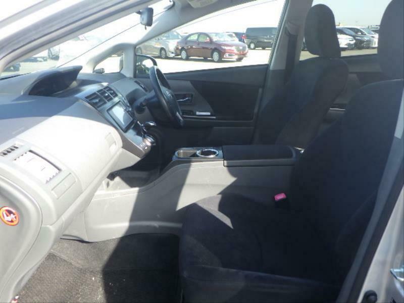 PRIUS ALPHA