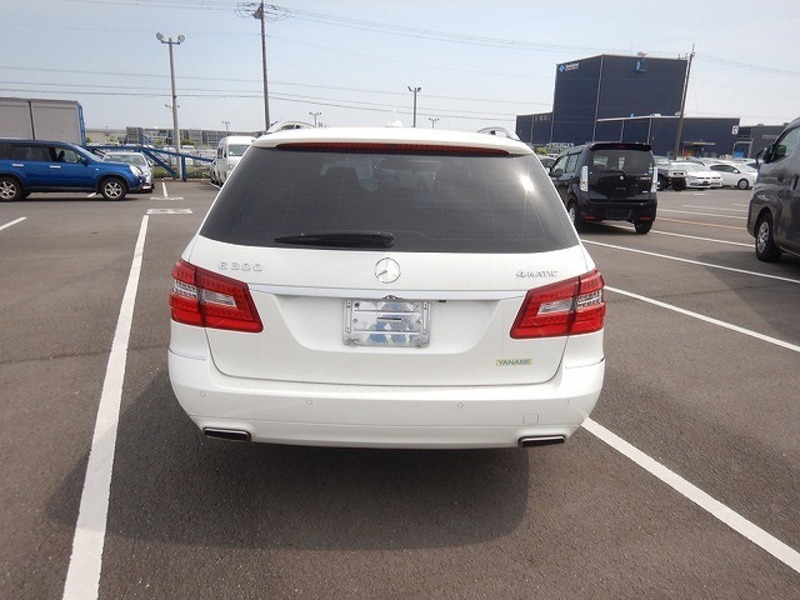 E CLASS STATION WAGON