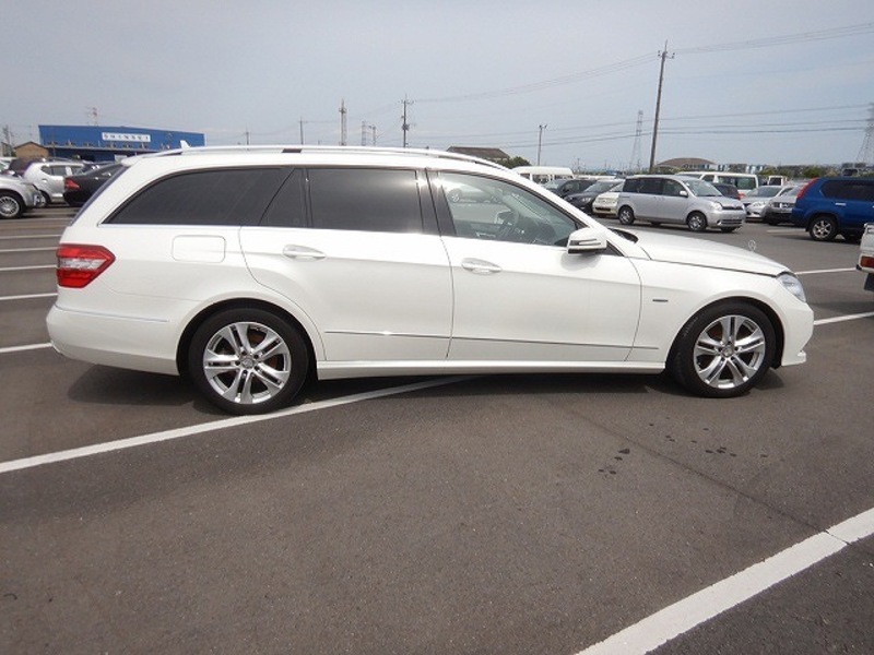 E CLASS STATION WAGON