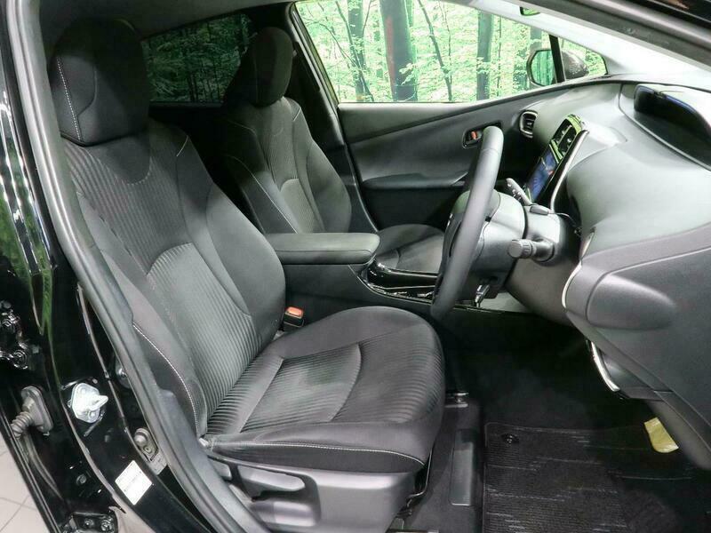 PRIUS PHV-81