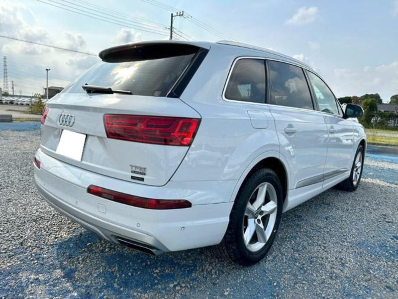 Q7