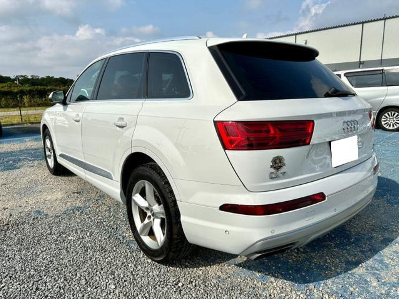 Q7