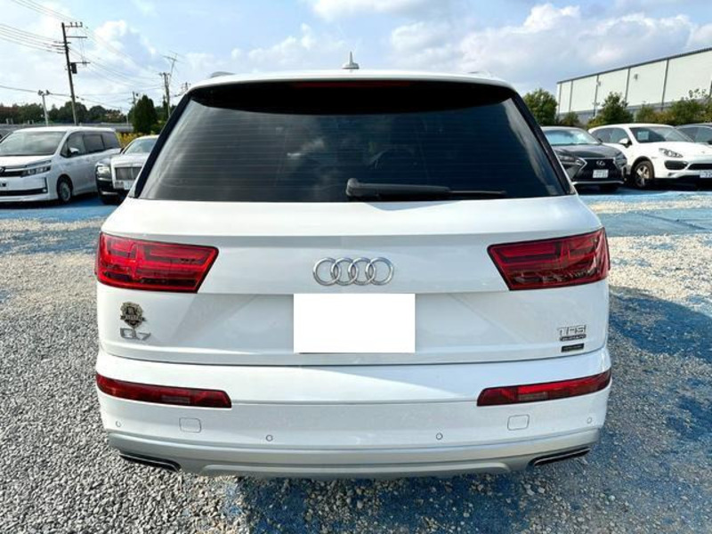 Q7