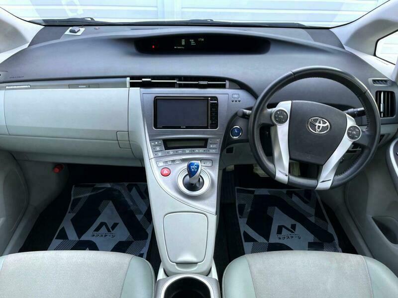 PRIUS PHV-13