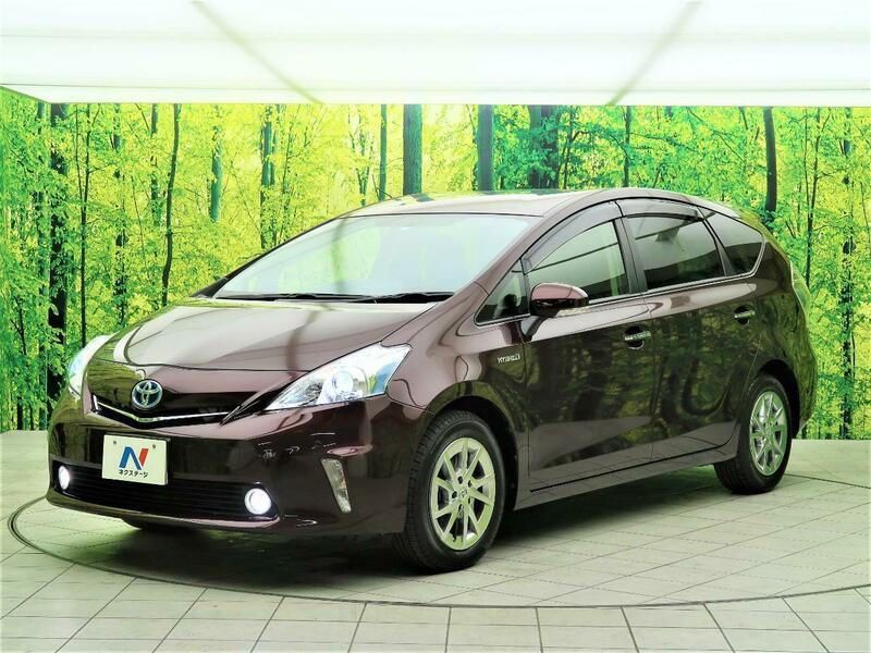 PRIUS ALPHA-11