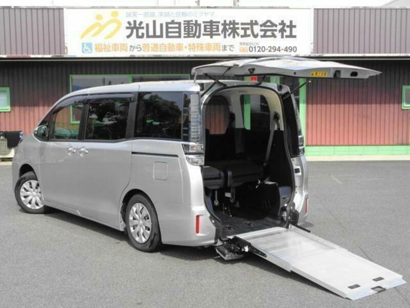 Used 2017 TOYOTA VOXY DBA-ZRR80G | SBI Motor Japan