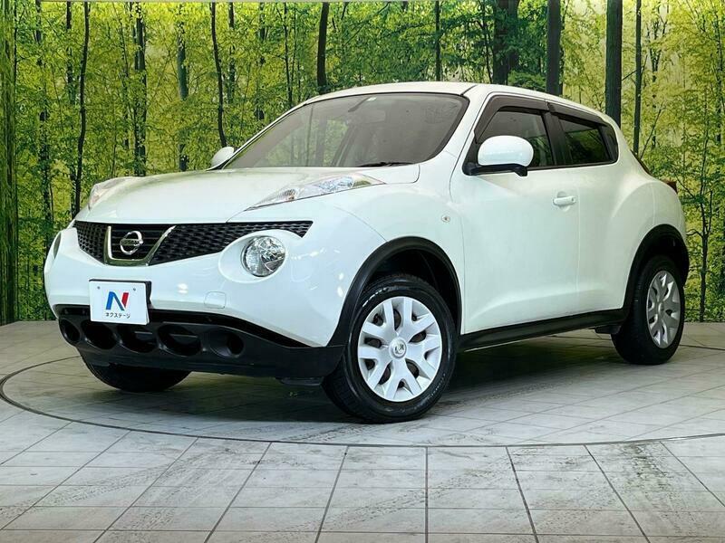 2011 white nissan juke