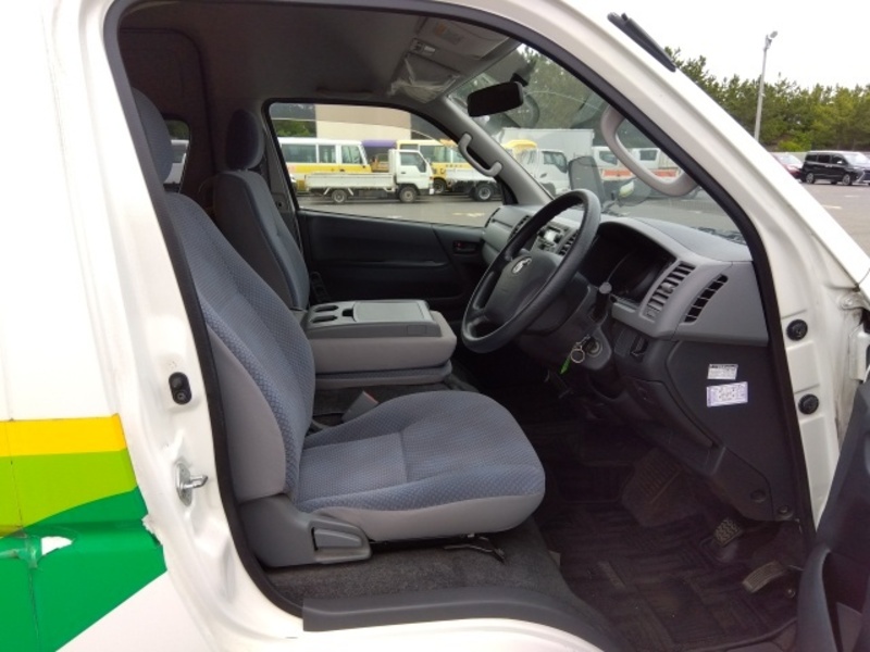 Hiace Commuter