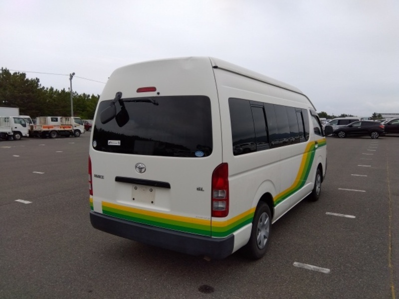 Hiace Commuter
