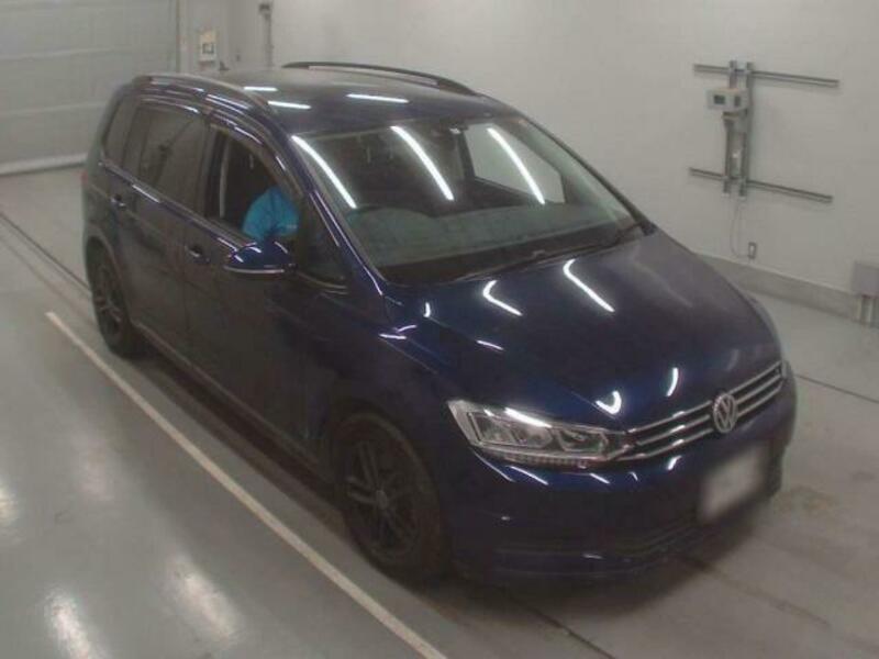 VOLKSWAGEN　GOLF TOURAN