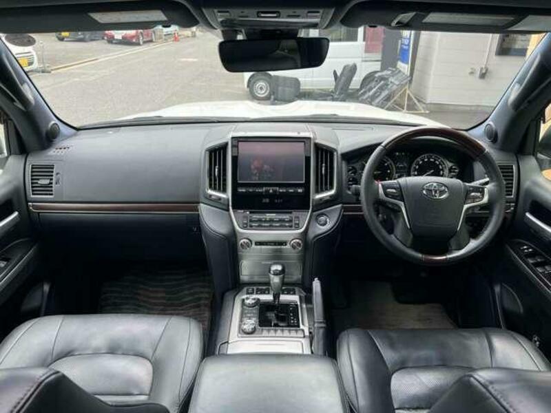 LAND CRUISER