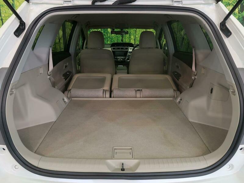 PRIUS ALPHA
