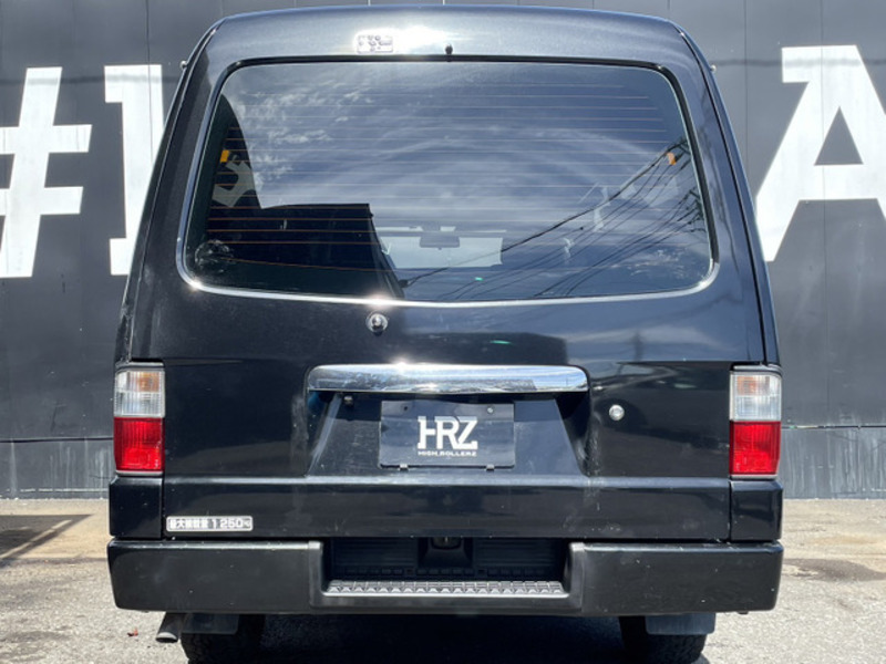 BONGO BRAWNY VAN