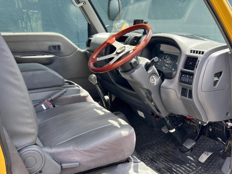 BONGO BRAWNY VAN