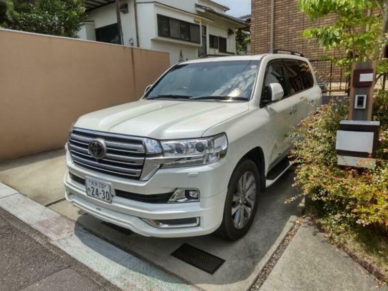 LAND CRUISER