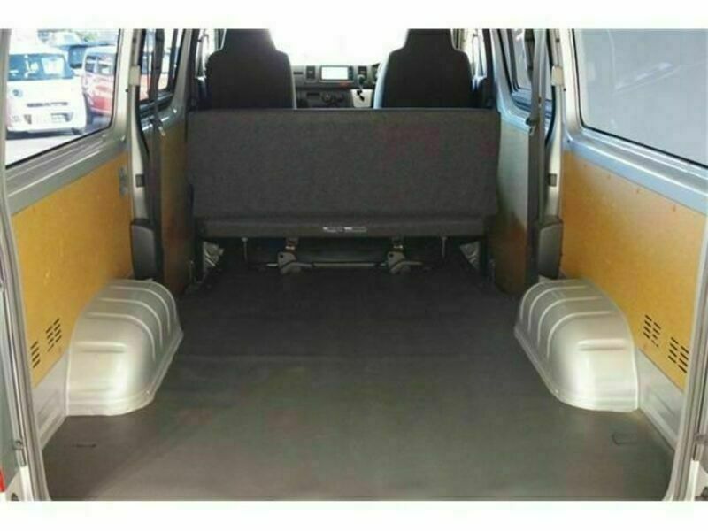 BONGO BRAWNY VAN