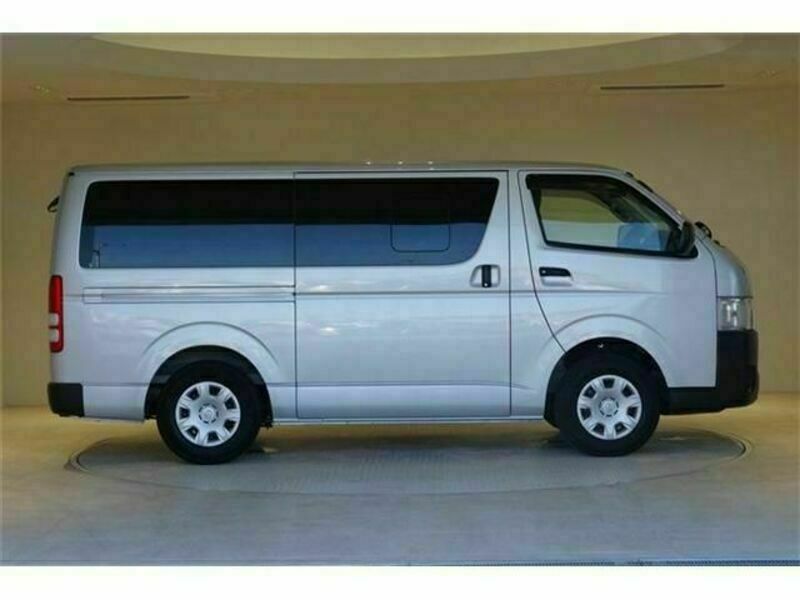 BONGO BRAWNY VAN