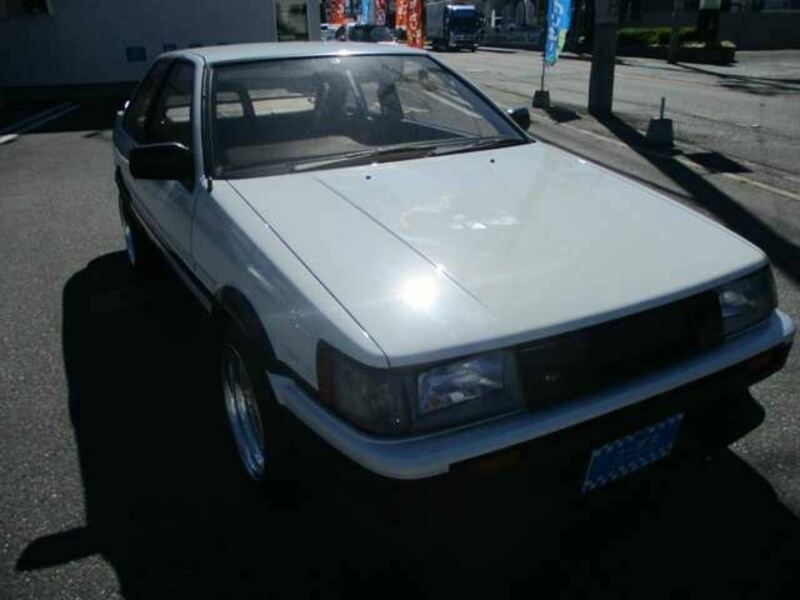 COROLLA LEVIN