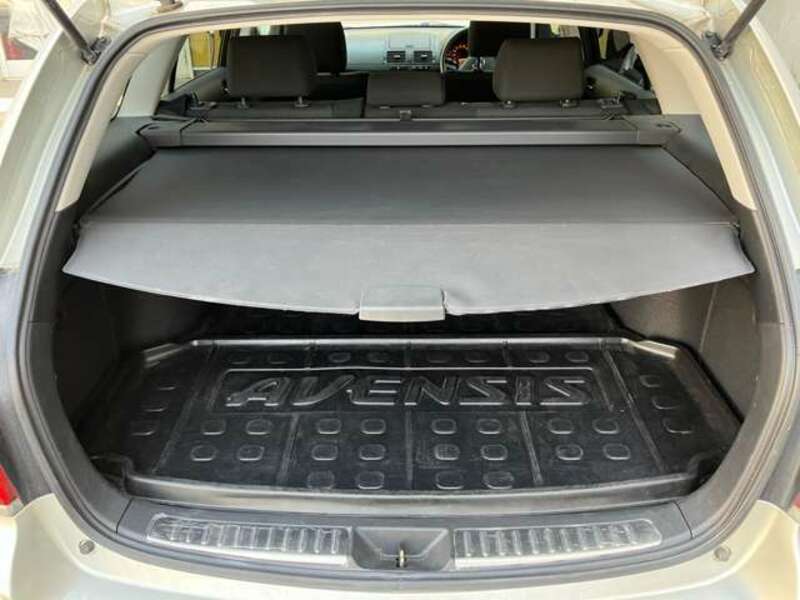 AVENSIS WAGON-15