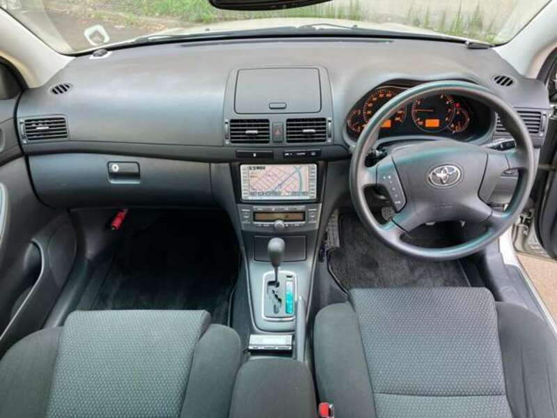 AVENSIS WAGON-11