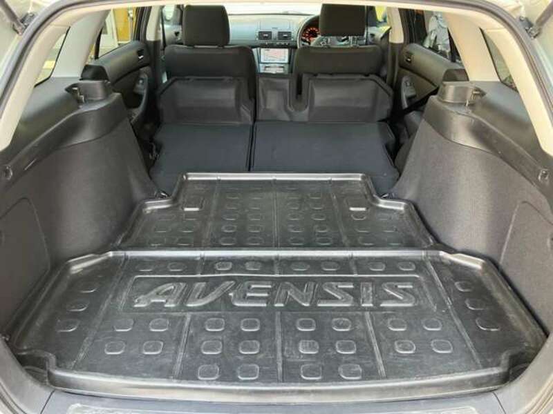AVENSIS WAGON-17