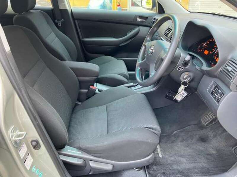 AVENSIS WAGON-12