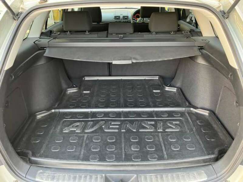 AVENSIS WAGON-16