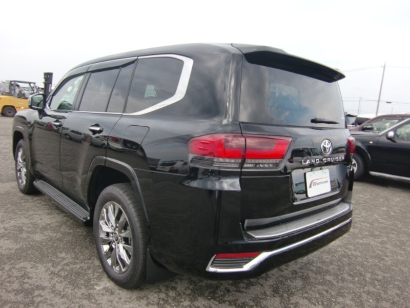 LAND CRUISER