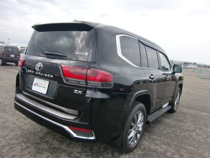LAND CRUISER