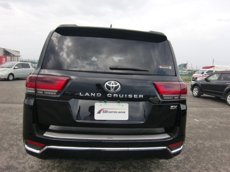 LAND CRUISER
