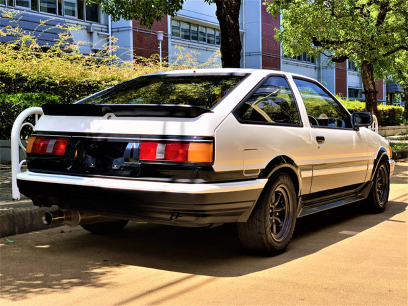 COROLLA LEVIN