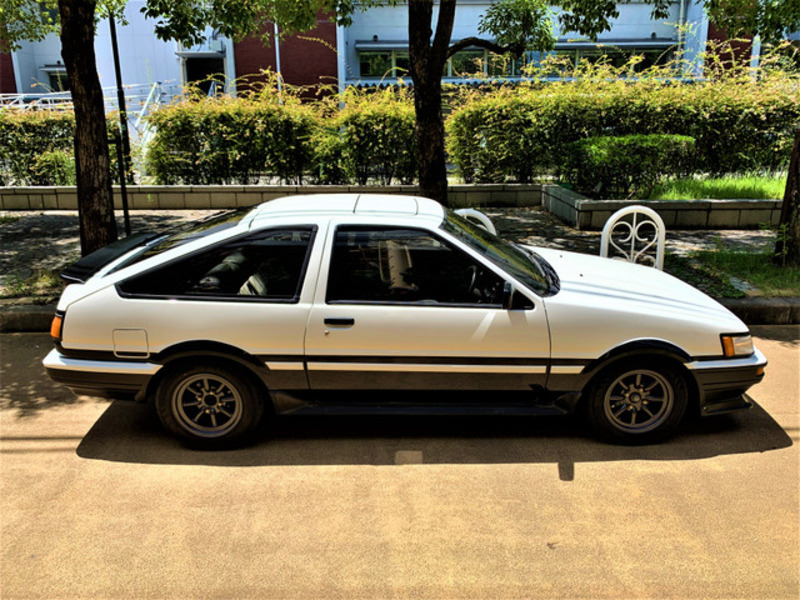 COROLLA LEVIN