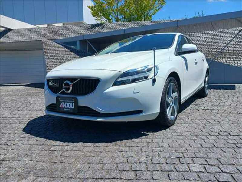 Used 2016 VOLVO V40 LDA-MD4204T | SBI Motor Japan