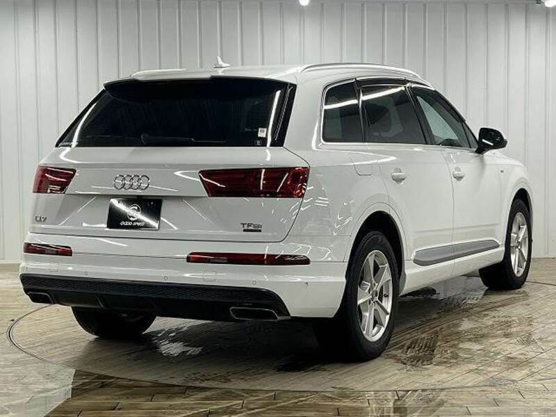 Q7