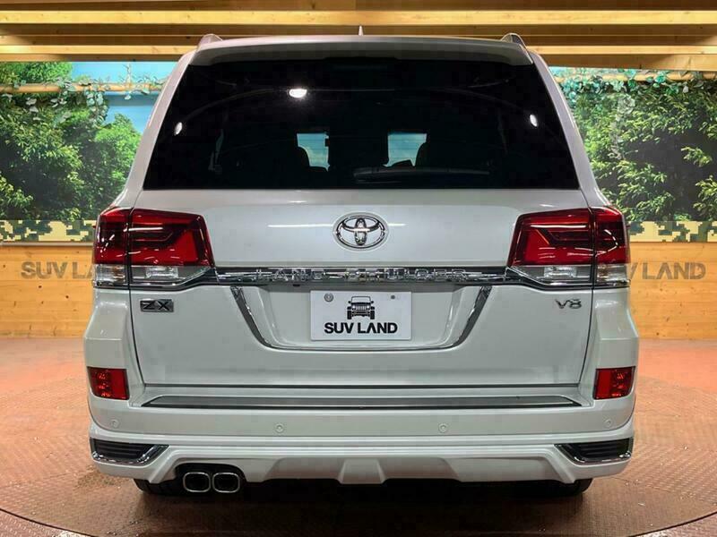 LAND CRUISER