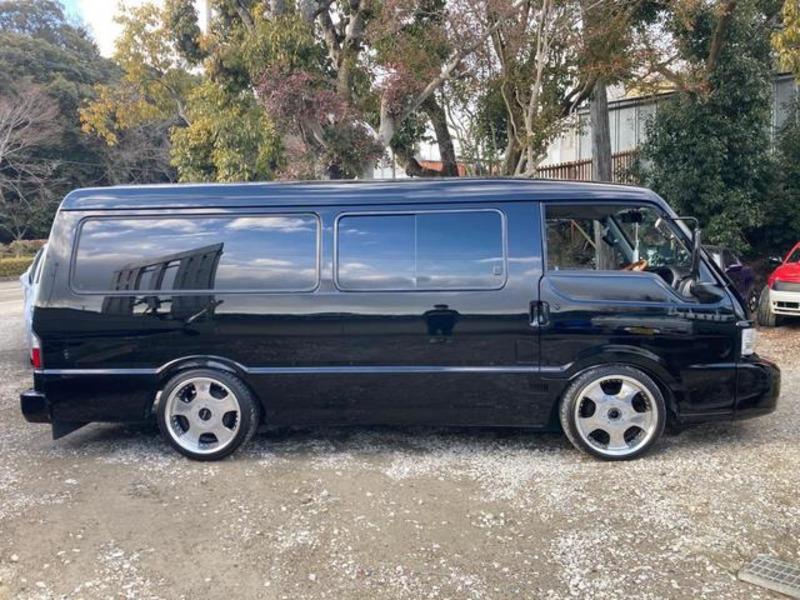 BONGO BRAWNY VAN