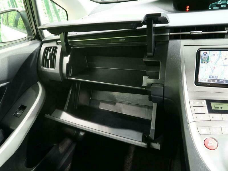 PRIUS-42