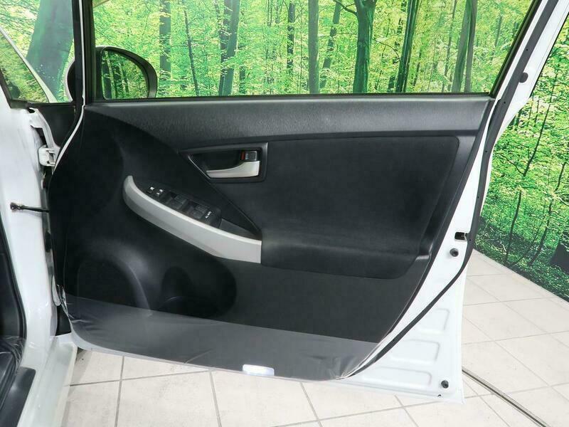 PRIUS-32