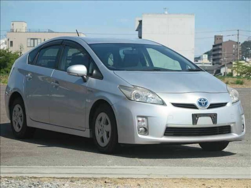TOYOTA　PRIUS