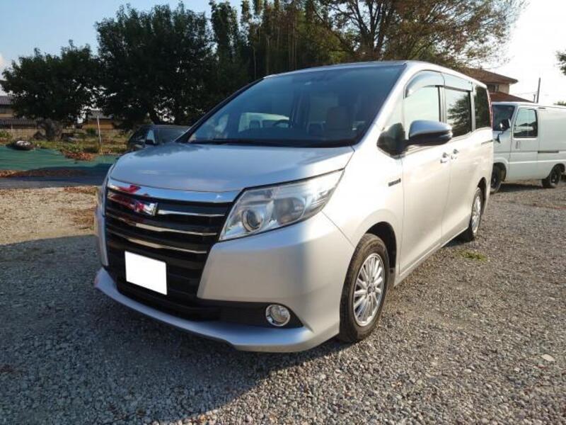 TOYOTA NOAH