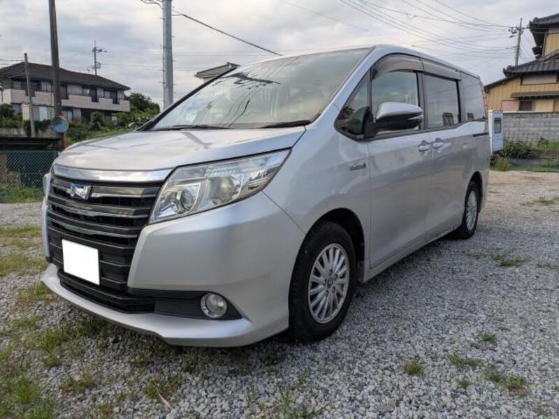 TOYOTA NOAH